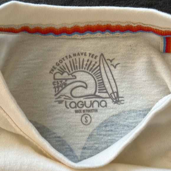 😎 Two Laguna tees 😎 - tropical theme men’s size small - great condition - Picture 5 of 10